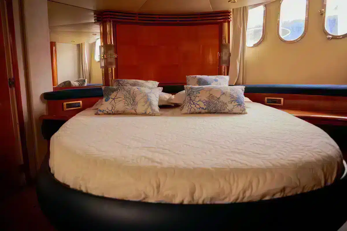 Yate Luz II - Image 13