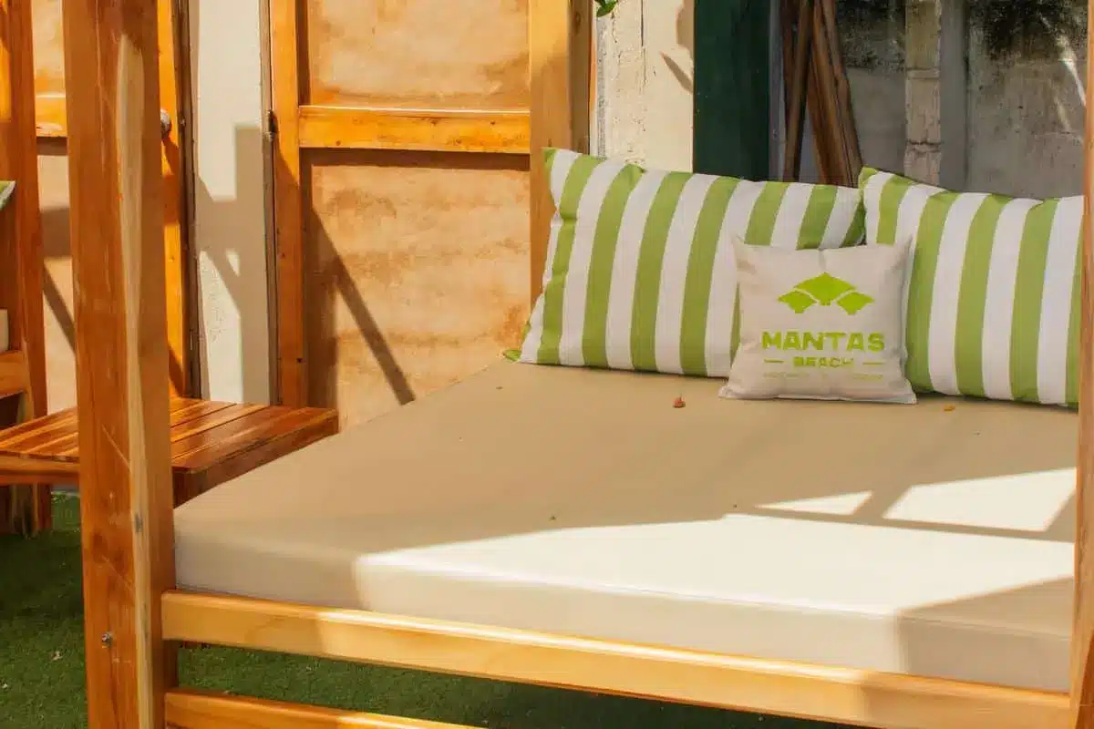 Mantas Beach Club - Image 17