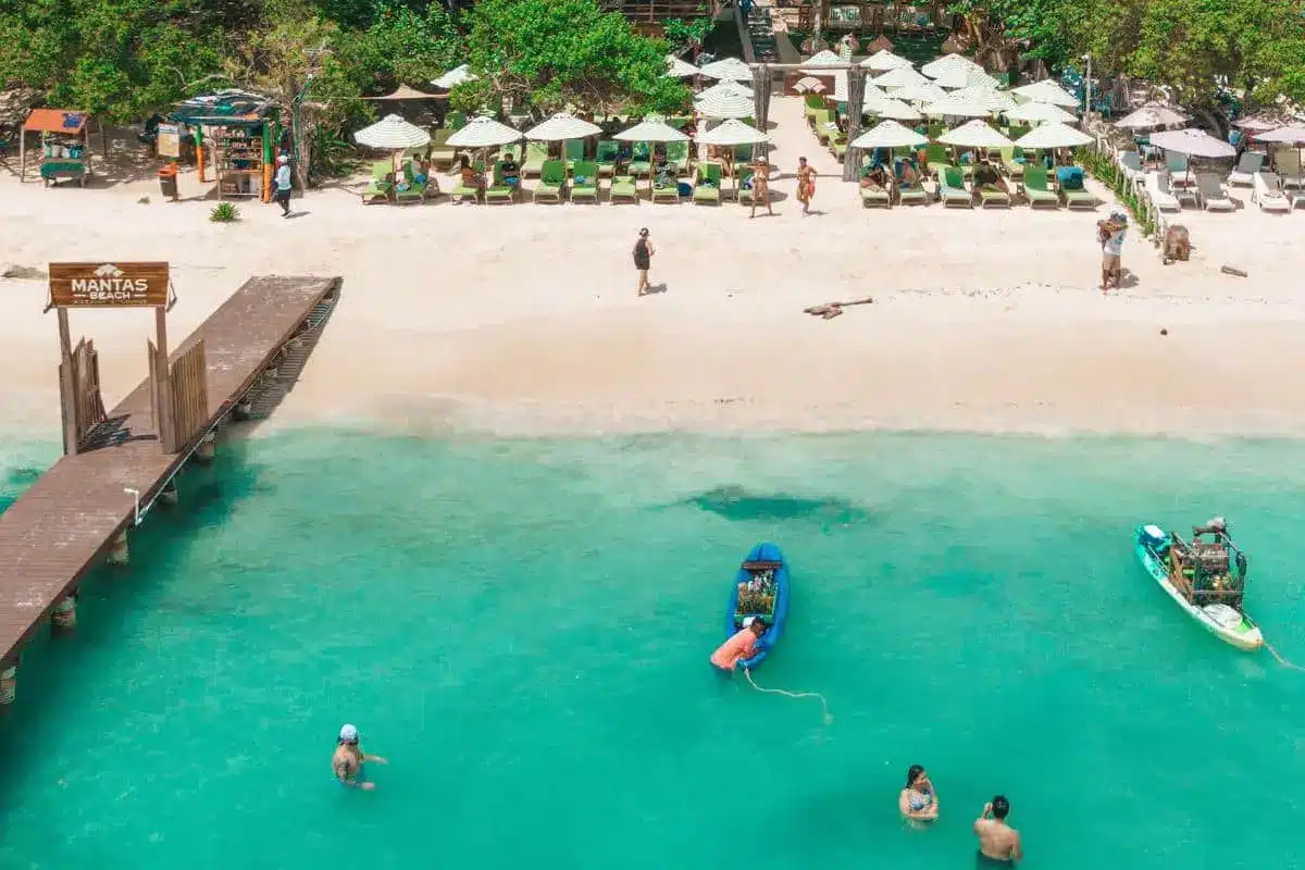 Mantas Beach Club - Image 7